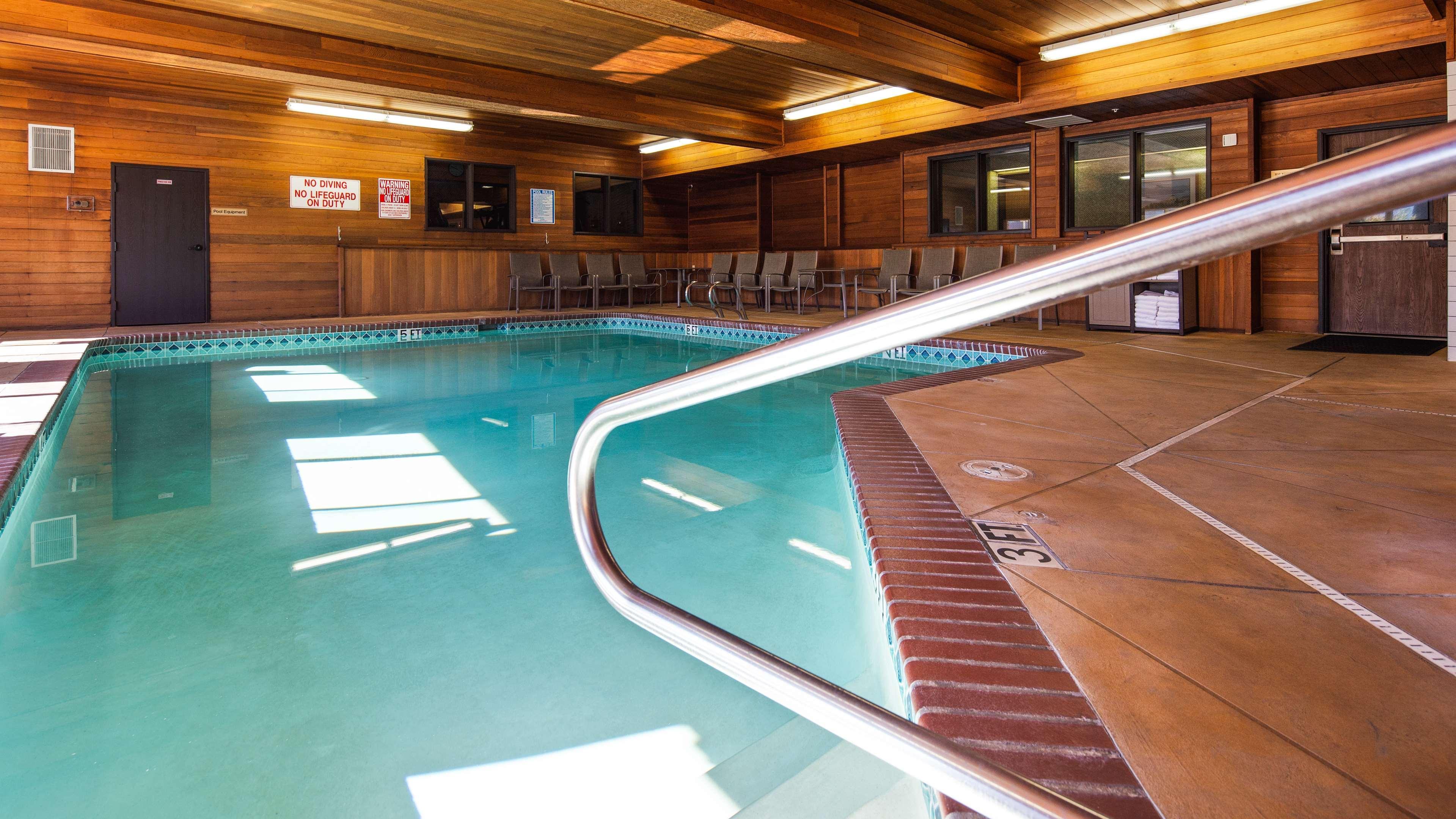 Best Western PLUS Cascade Inn&Suites Troutdale Exterior foto
